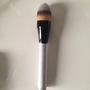 Kevin Aucoin Foundation Brush